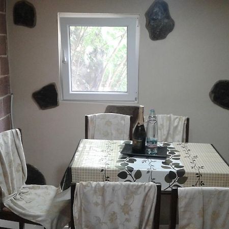Guest House Nima Bordzjomi Buitenkant foto