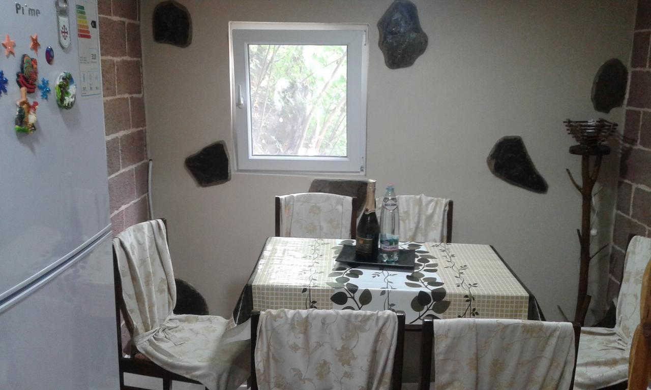 Guest House Nima Bordzjomi Buitenkant foto