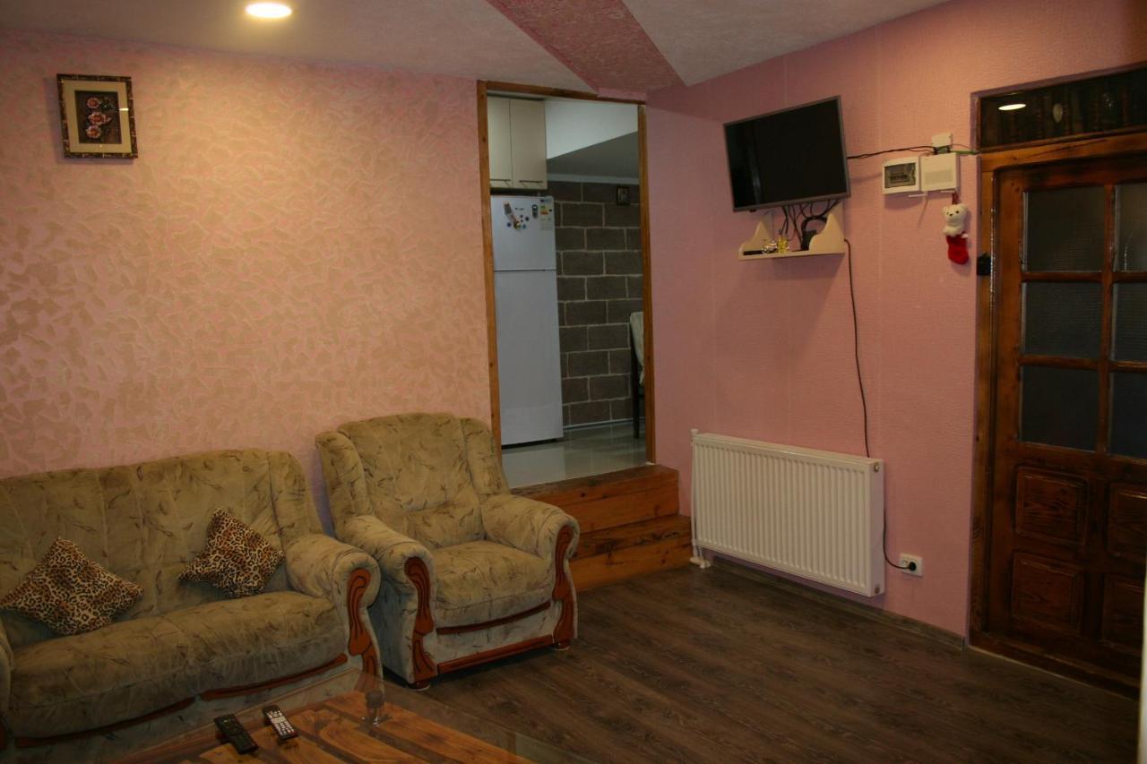 Guest House Nima Bordzjomi Buitenkant foto
