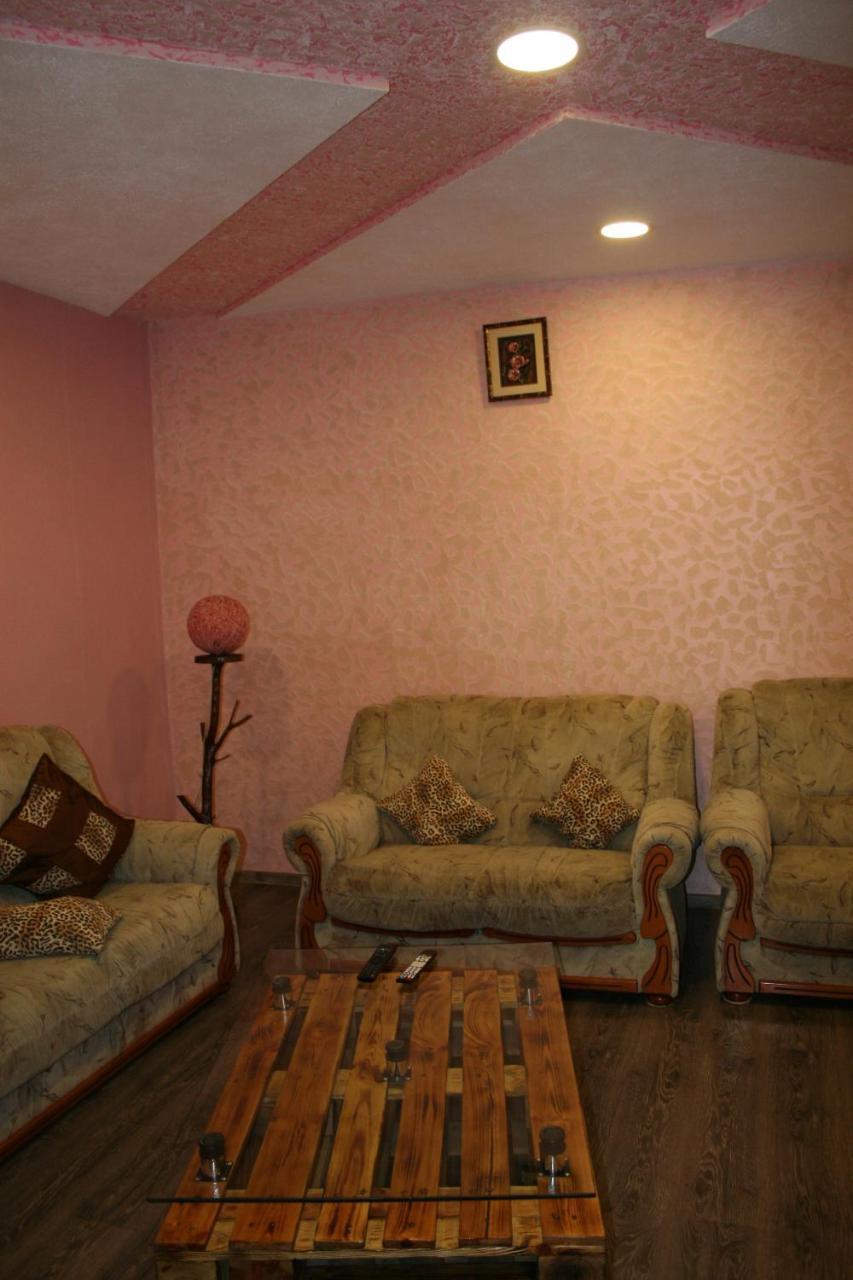 Guest House Nima Bordzjomi Buitenkant foto